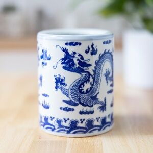 Blue white Chinese dragon brush cache pot pencil holder vase ceramic cup 4.25"